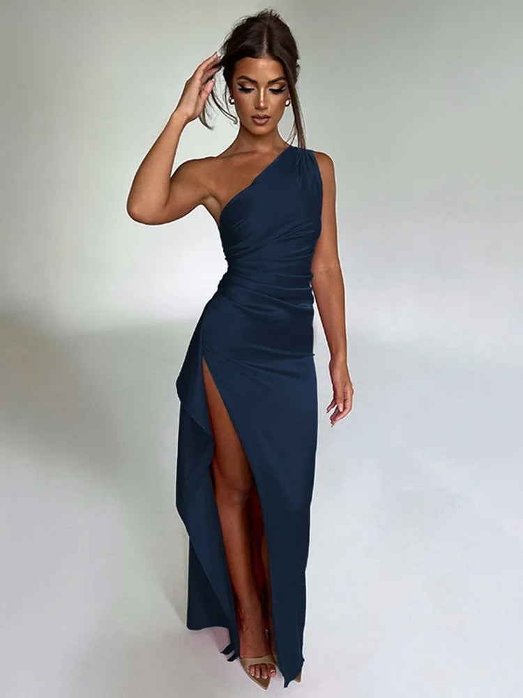 Winnie - Schmal geschnittenes Maxikleid aus Satin mit Schulterschlitz