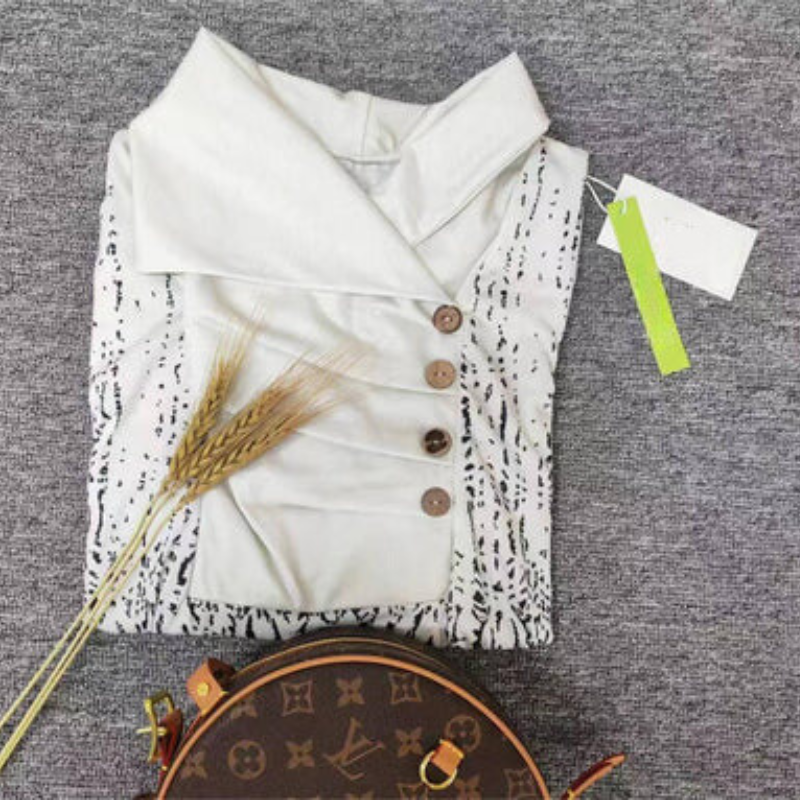 Ashlyne - Asymmetrisches Oberteil mit abstraktem Muster in Schwarz und cremefarbenem Heidekraut