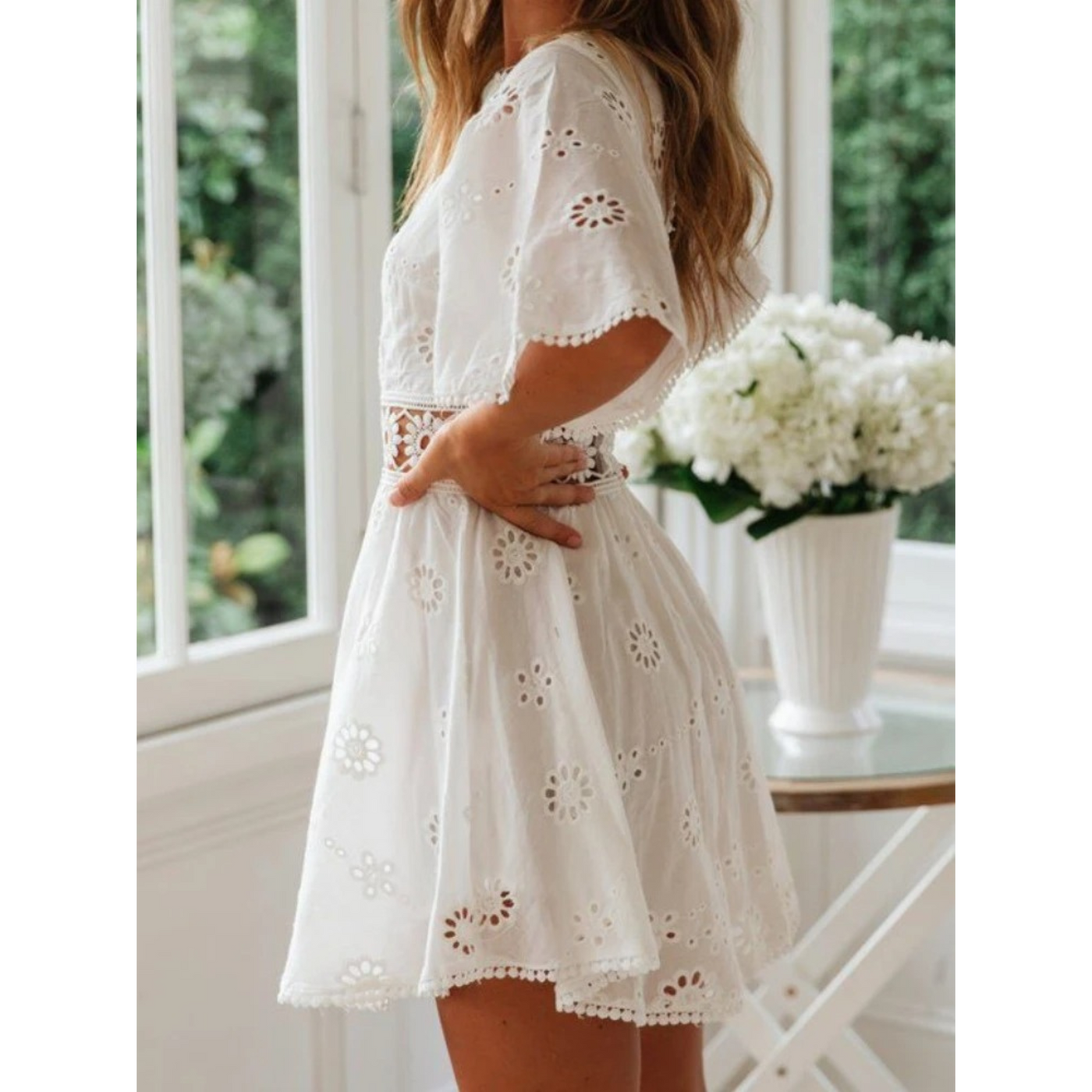 Ammra - weißes Sommerkleid mit Hohlraumdruck