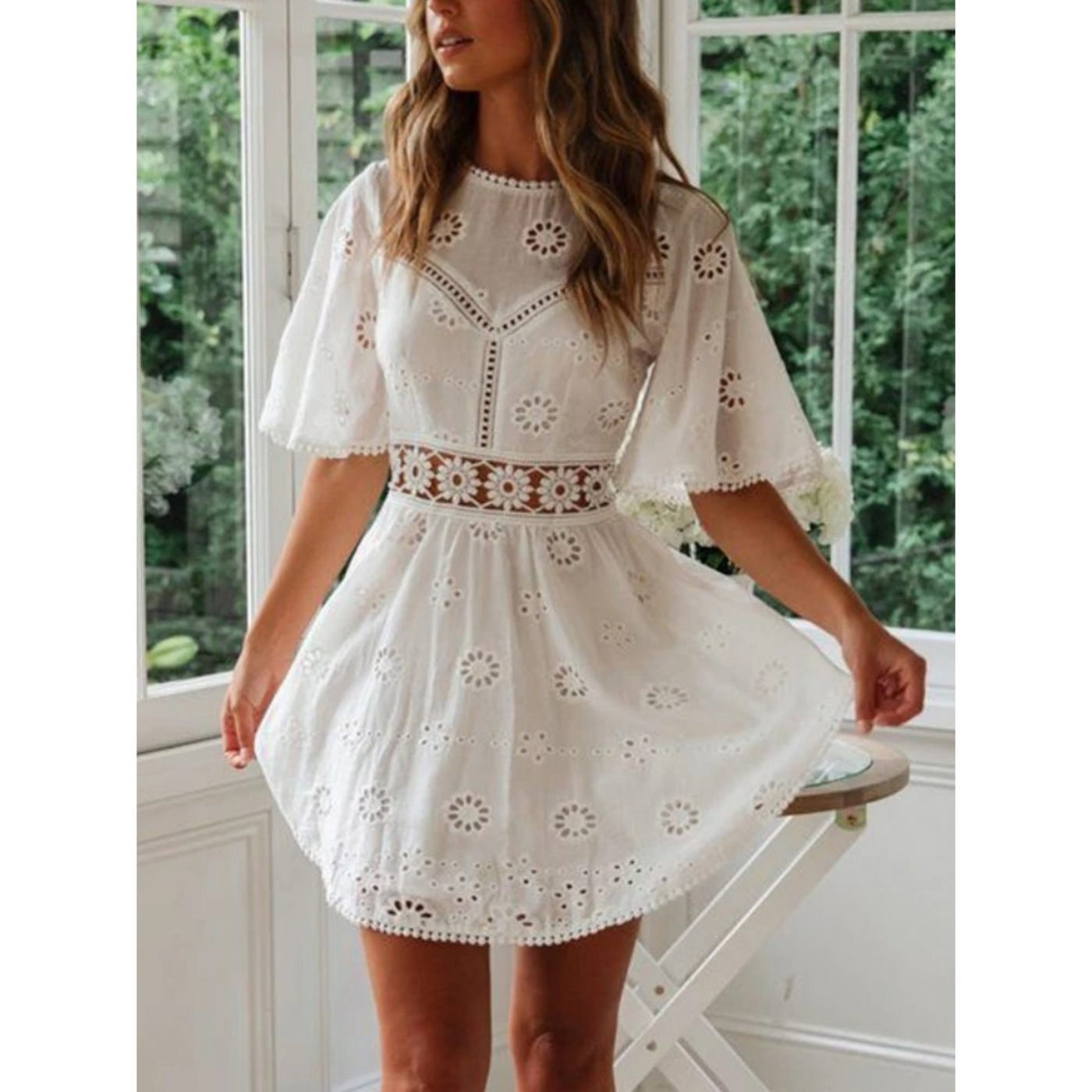 Ammra - weißes Sommerkleid mit Hohlraumdruck