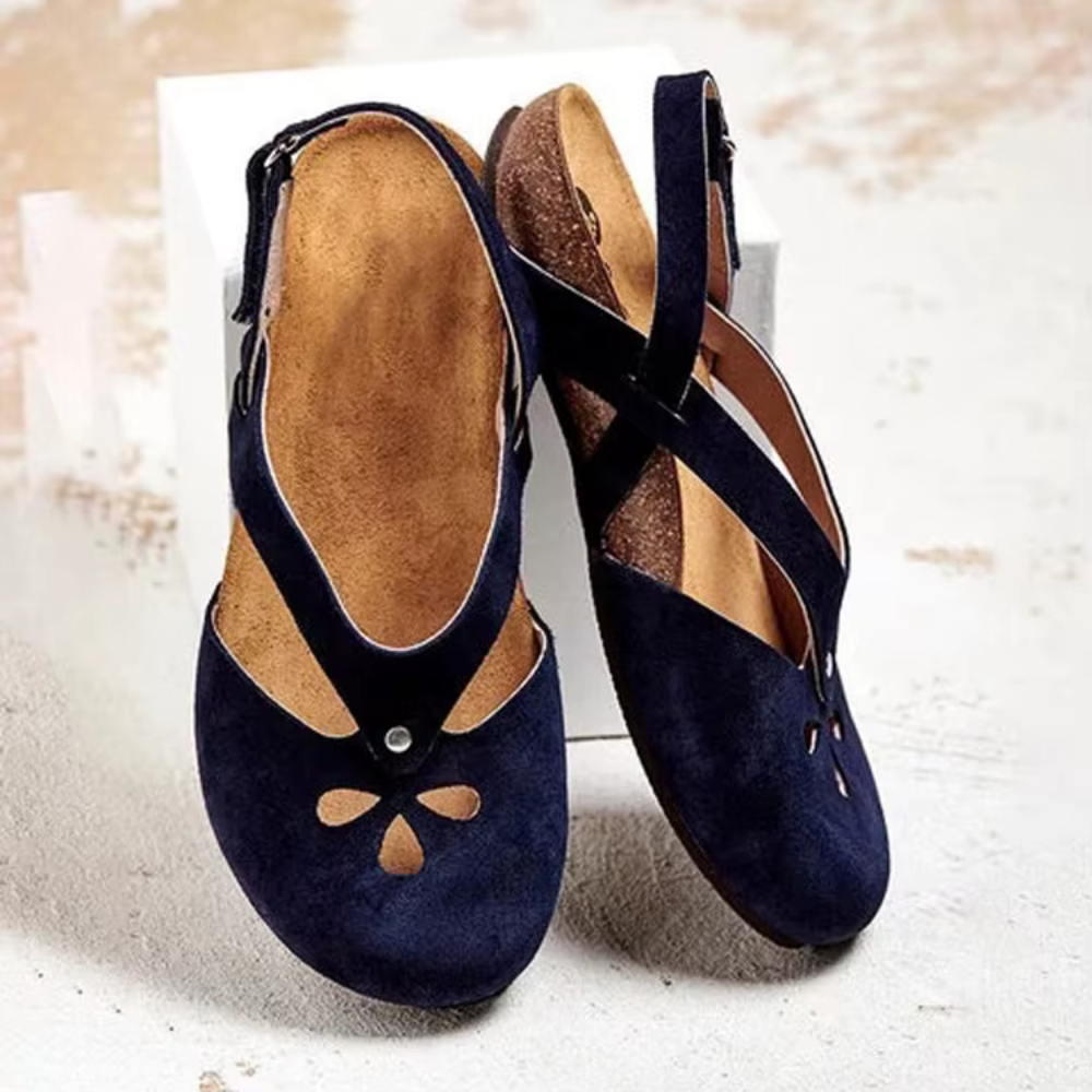 ARLÉA – DIE RETRO-SANDALE MIT CUT-OUTS & KNÖCHELRIEGEL FÜR SOMMERLICHE LEICHTIGKEIT