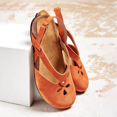 ARLÉA – DIE RETRO-SANDALE MIT CUT-OUTS & KNÖCHELRIEGEL FÜR SOMMERLICHE LEICHTIGKEIT