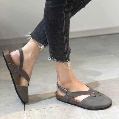 ARLÉA – DIE RETRO-SANDALE MIT CUT-OUTS & KNÖCHELRIEGEL FÜR SOMMERLICHE LEICHTIGKEIT