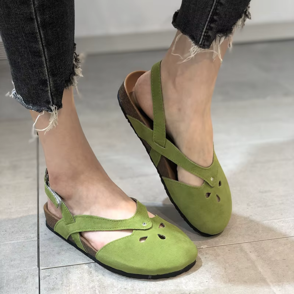 ARLÉA – DIE RETRO-SANDALE MIT CUT-OUTS & KNÖCHELRIEGEL FÜR SOMMERLICHE LEICHTIGKEIT