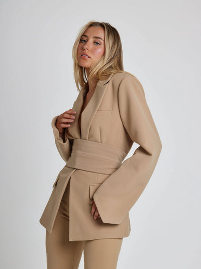 Izabella - luxuriöser Wollmantel mit elegantem Stehkragen