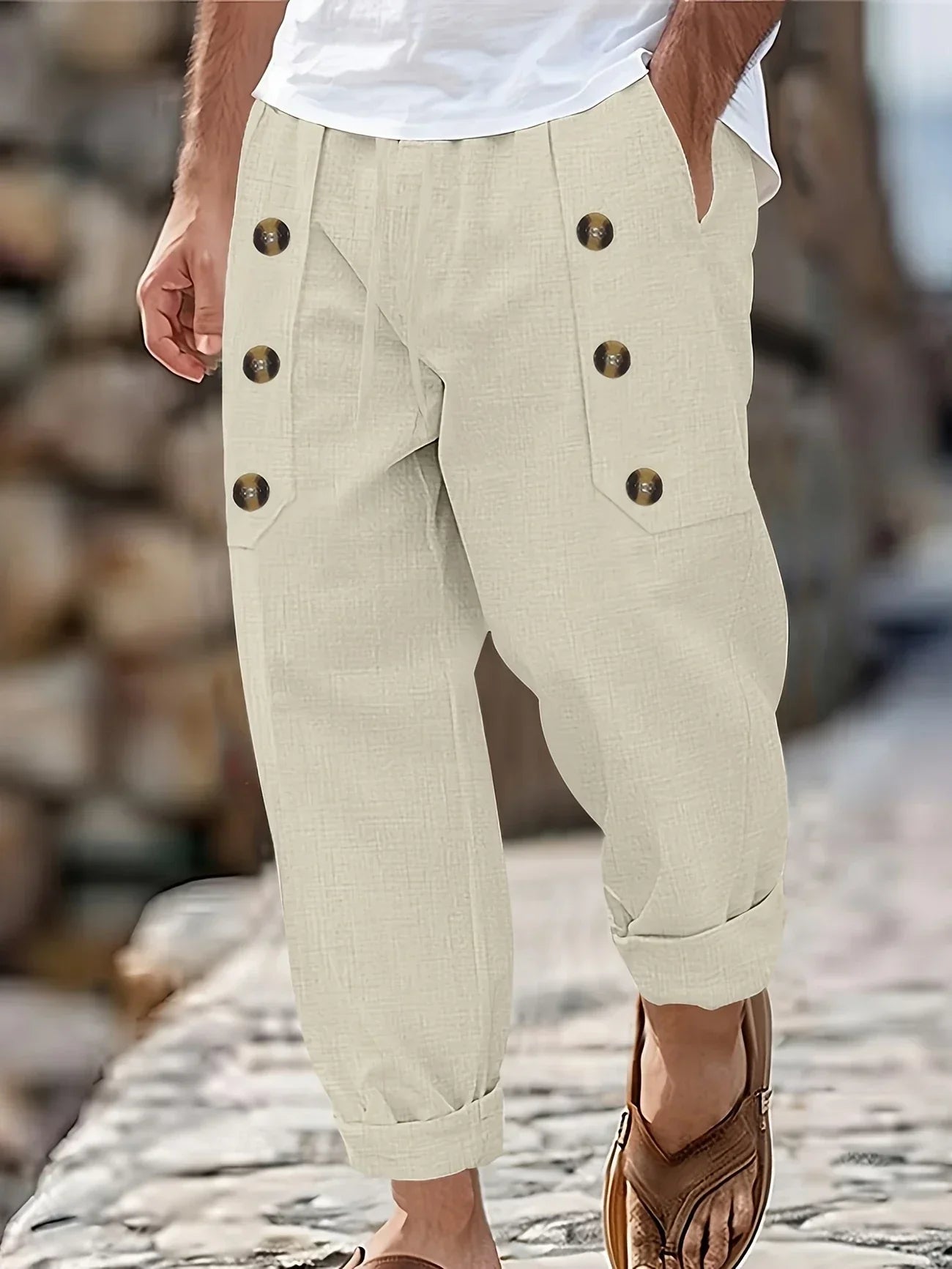 Beslan – Elegante Hose Mit Geradem Bein Und Goldenen Knöpfen