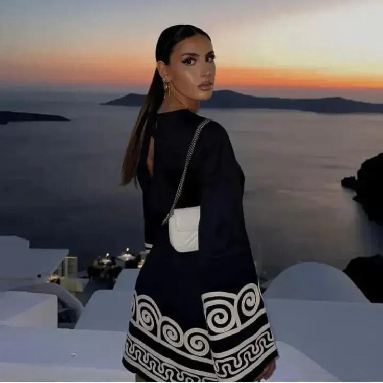 Jule - besticktes langärmeliges Kleid