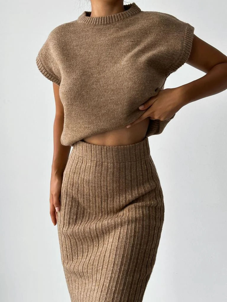 Valentina - Zweiteiliges Set: ärmellose Weste + gestrickter Rock