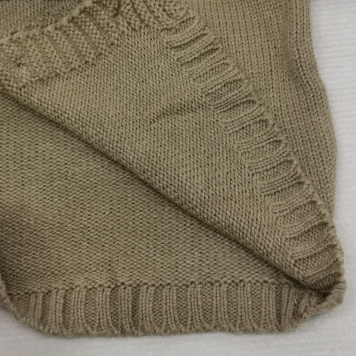 Donna - Pullover mit hohem Halsausschnitt, übergroßen langen Ärmeln und Knopfverschluss