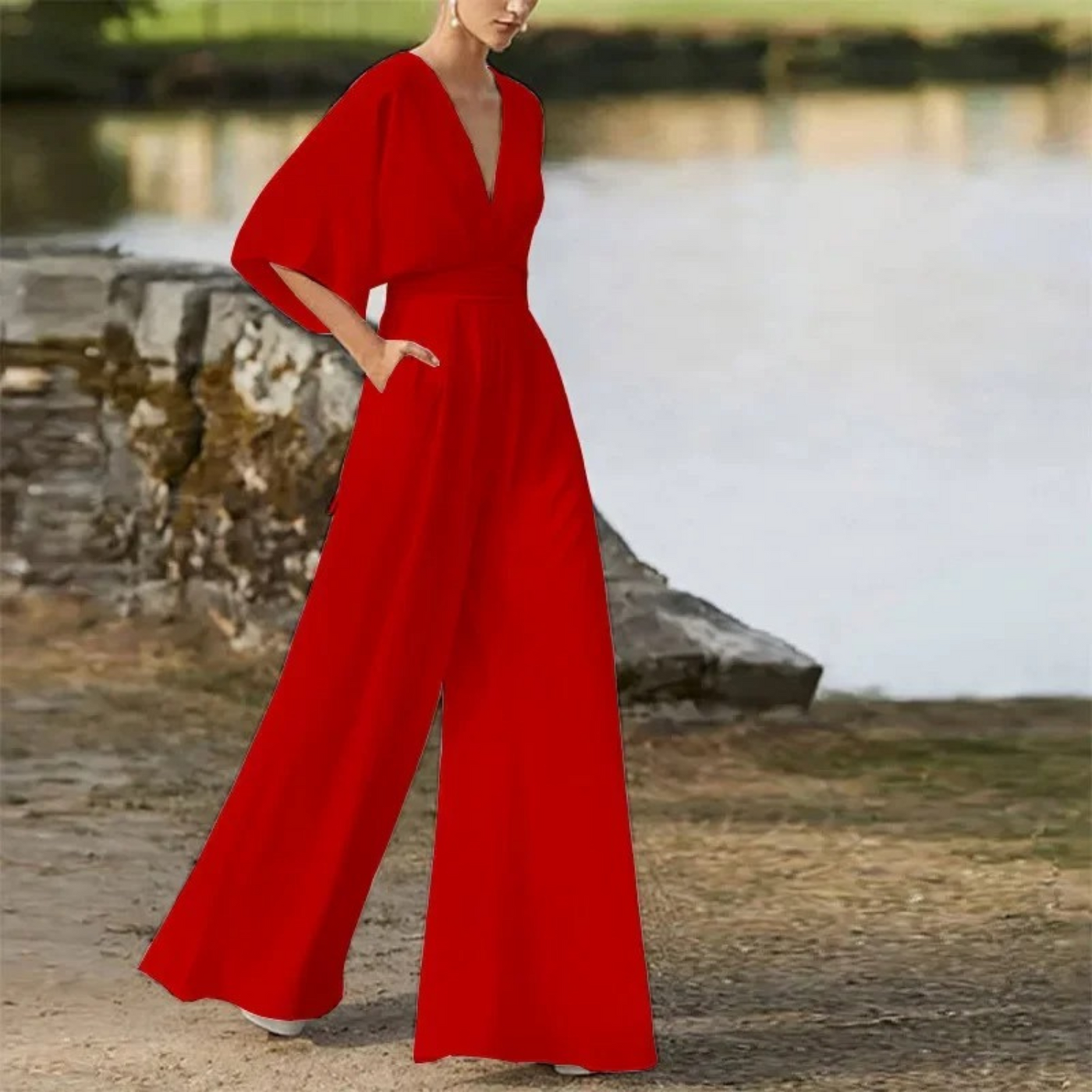 Ayla - eleganter kastanienbrauner Jumpsuit mit V-Ausschnitt und lockerer Hose