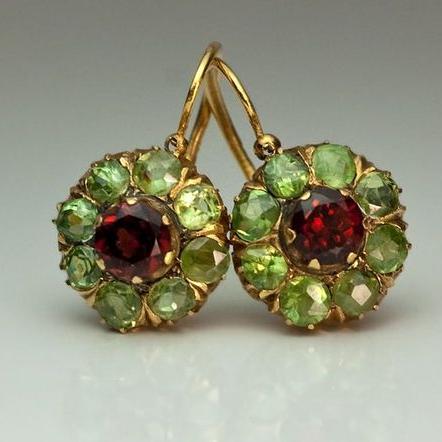 Vintage Goldohrringe mit roten und grünen Kristallen
