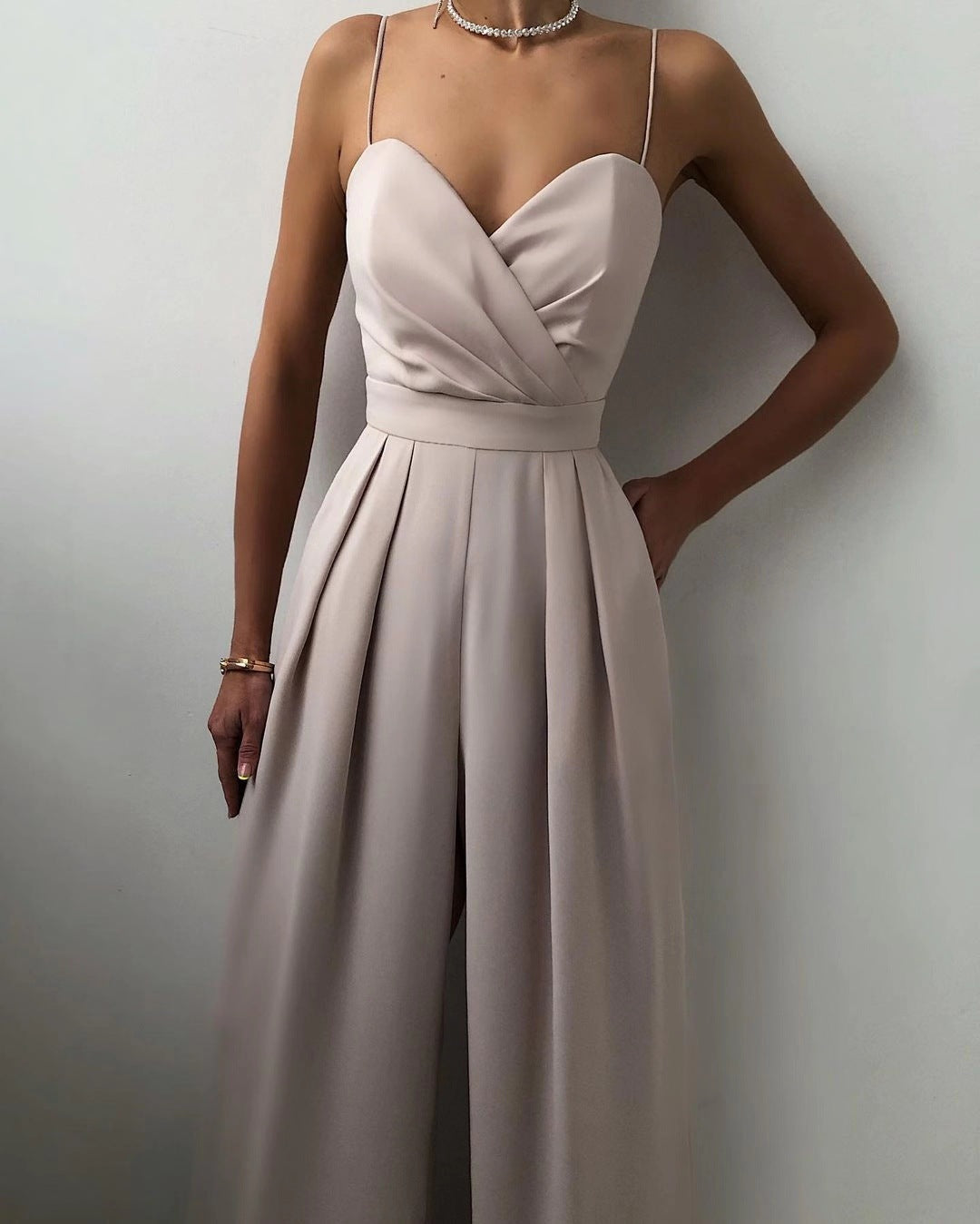 Saige - Jumpsuit mit hoher Taille und geradem Bein und dünnen Trägern