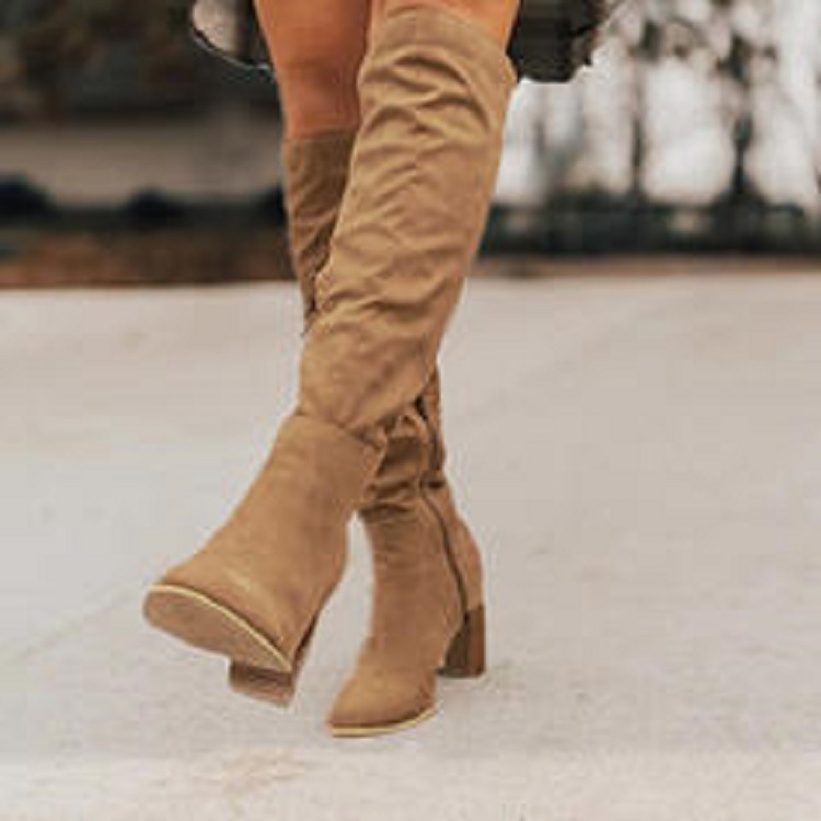 Edith - Kniehohe Stiefel mit Blockabsatz aus Wildleder