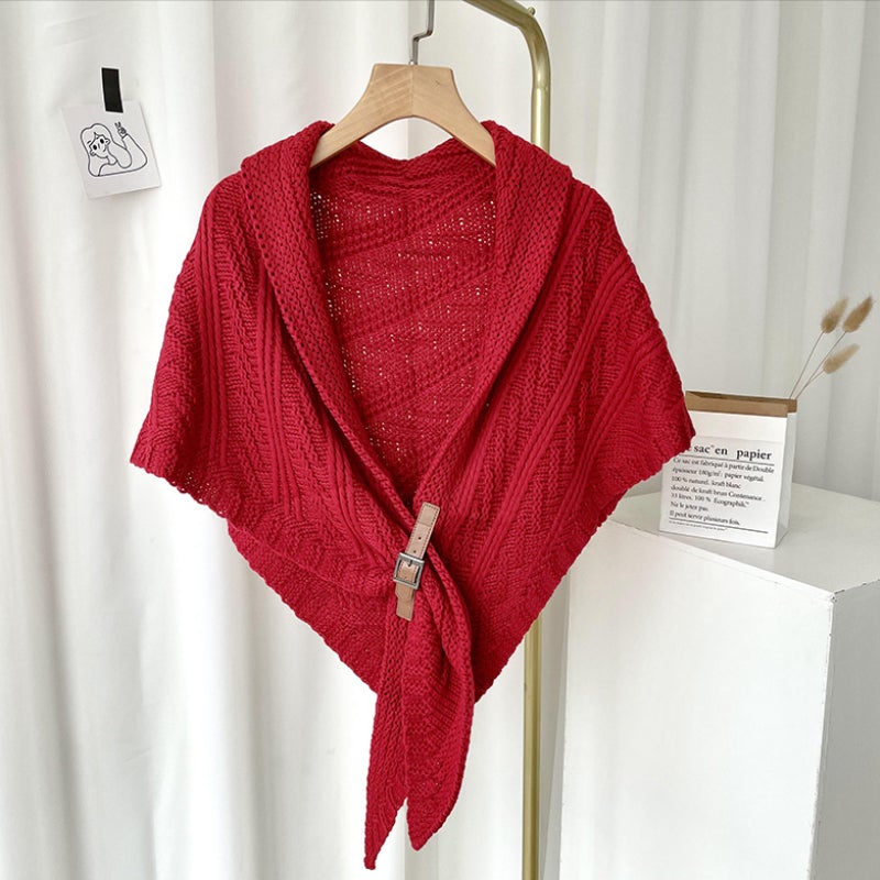 Jolene - Dreieckstrickschal mit Lederschnalle