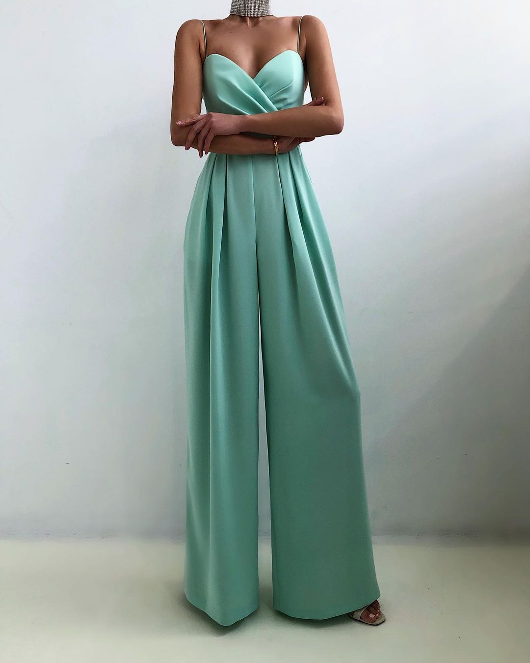 Saige - Jumpsuit mit hoher Taille und geradem Bein und dünnen Trägern