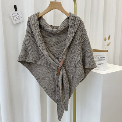 Jolene - Dreieckstrickschal mit Lederschnalle