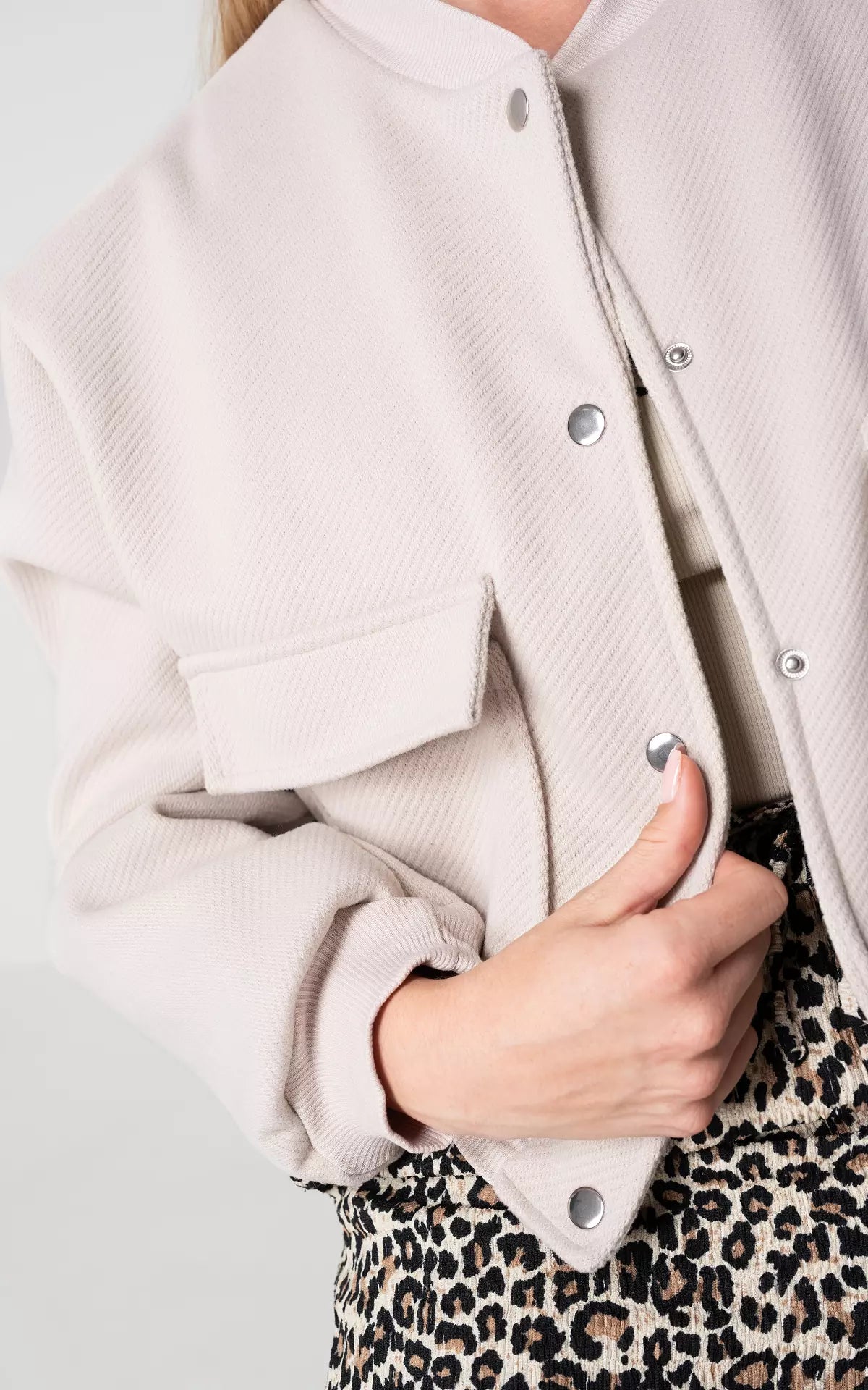 Stella - lässige Bomberjacke mit Druckknopfverschluss für einen trendigen und bequemen Stil