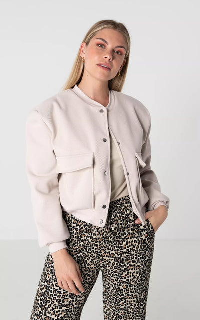 Stella - lässige Bomberjacke mit Druckknopfverschluss für einen trendigen und bequemen Stil