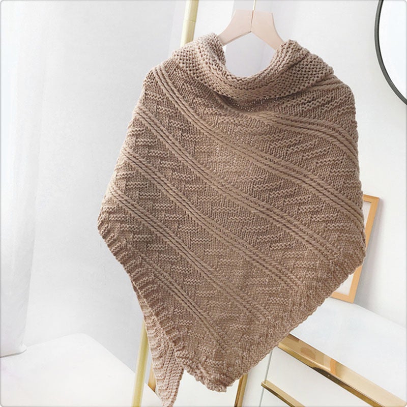 Jolene - Dreieckstrickschal mit Lederschnalle