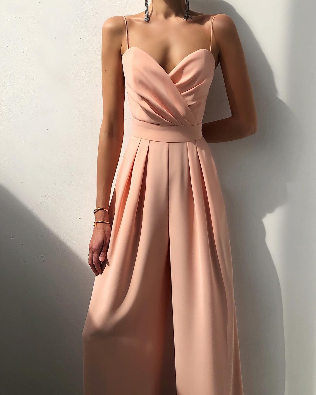 Saige - Jumpsuit mit hoher Taille und geradem Bein und dünnen Trägern