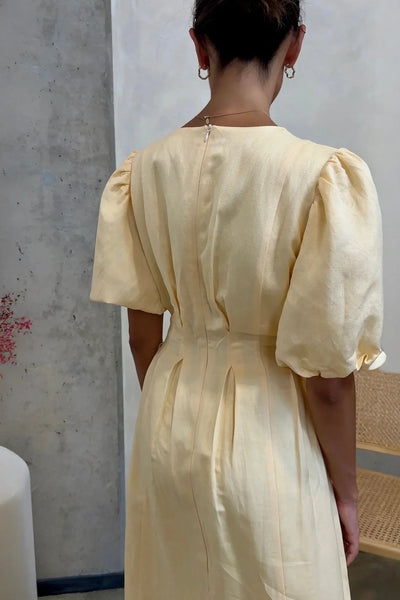 Buttergelbes Air Maxikleid