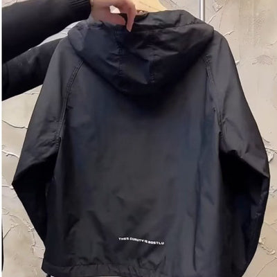 Anorak – Leichter Kapuzen-Windbreaker mit halbem Reißverschluss und Tasche