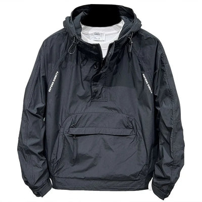 Anorak – Leichter Kapuzen-Windbreaker mit halbem Reißverschluss und Tasche
