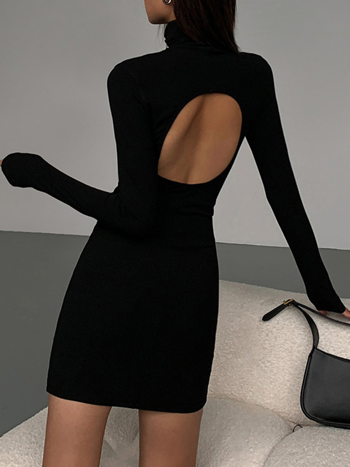 Bia | Elegantes langärmeliges Kleid mit Rollkragen und offenem Rücken