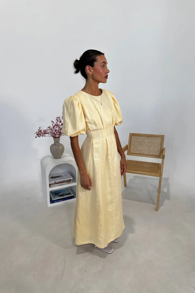Buttergelbes Air Maxikleid
