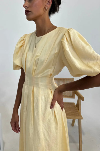 Buttergelbes Air Maxikleid