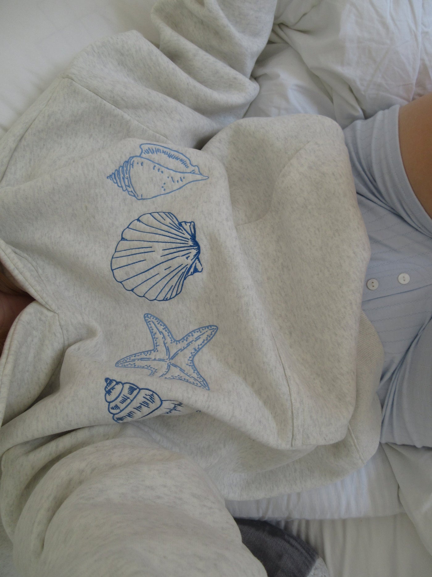Bequemer Kapuzenpullover – Unisex-Oversize-Kapuzenpullover mit Print und Tasche