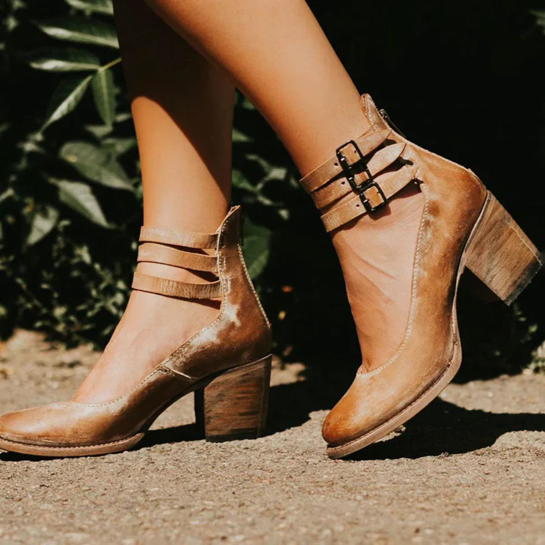 Chunky Heels – geschlossene Damenschuhe mit Blockabsatz und Fesselriemchen