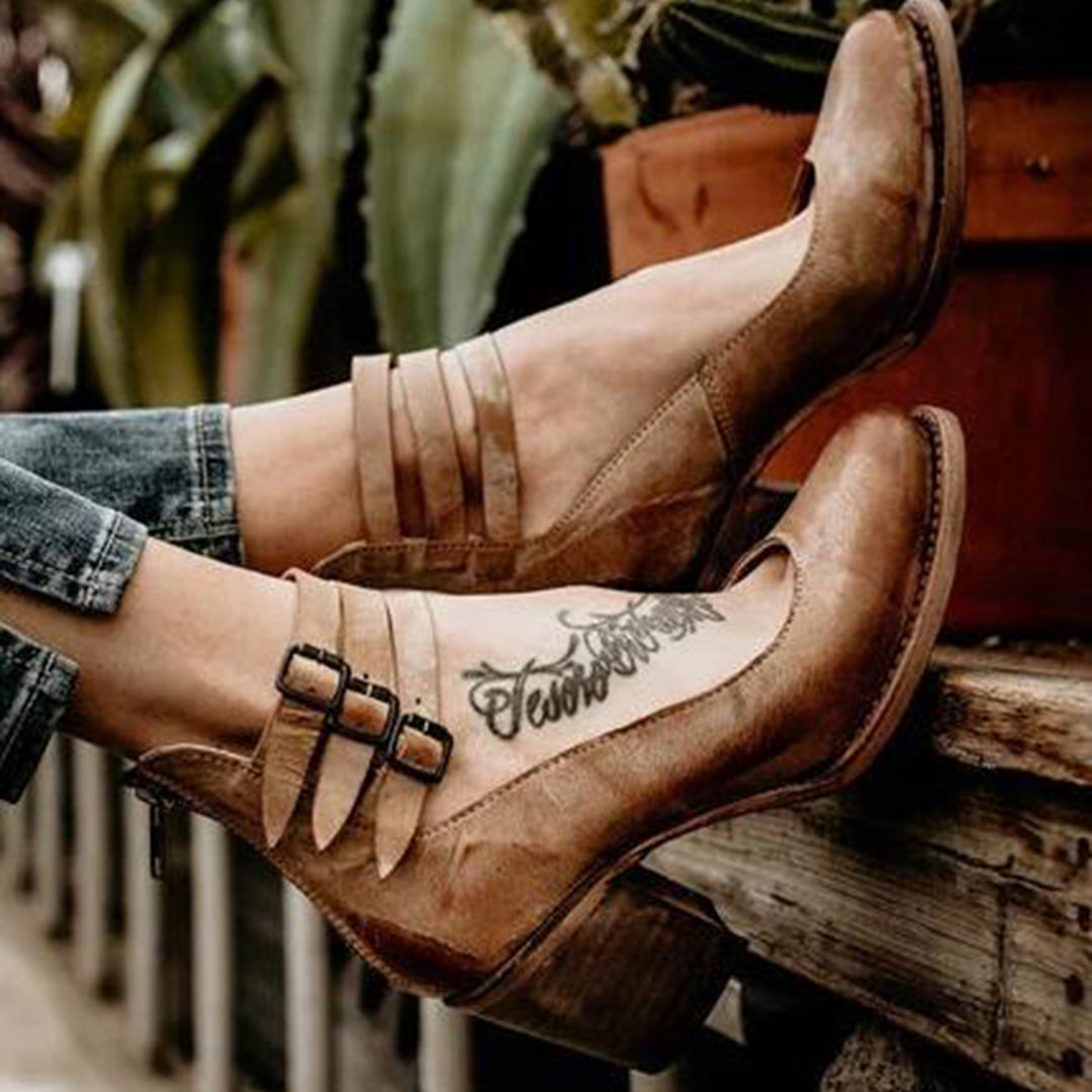 Chunky Heels – geschlossene Damenschuhe mit Blockabsatz und Fesselriemchen