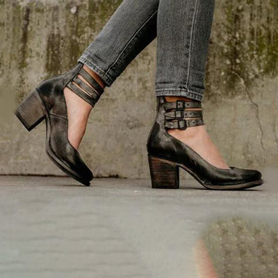 Chunky Heels – geschlossene Damenschuhe mit Blockabsatz und Fesselriemchen