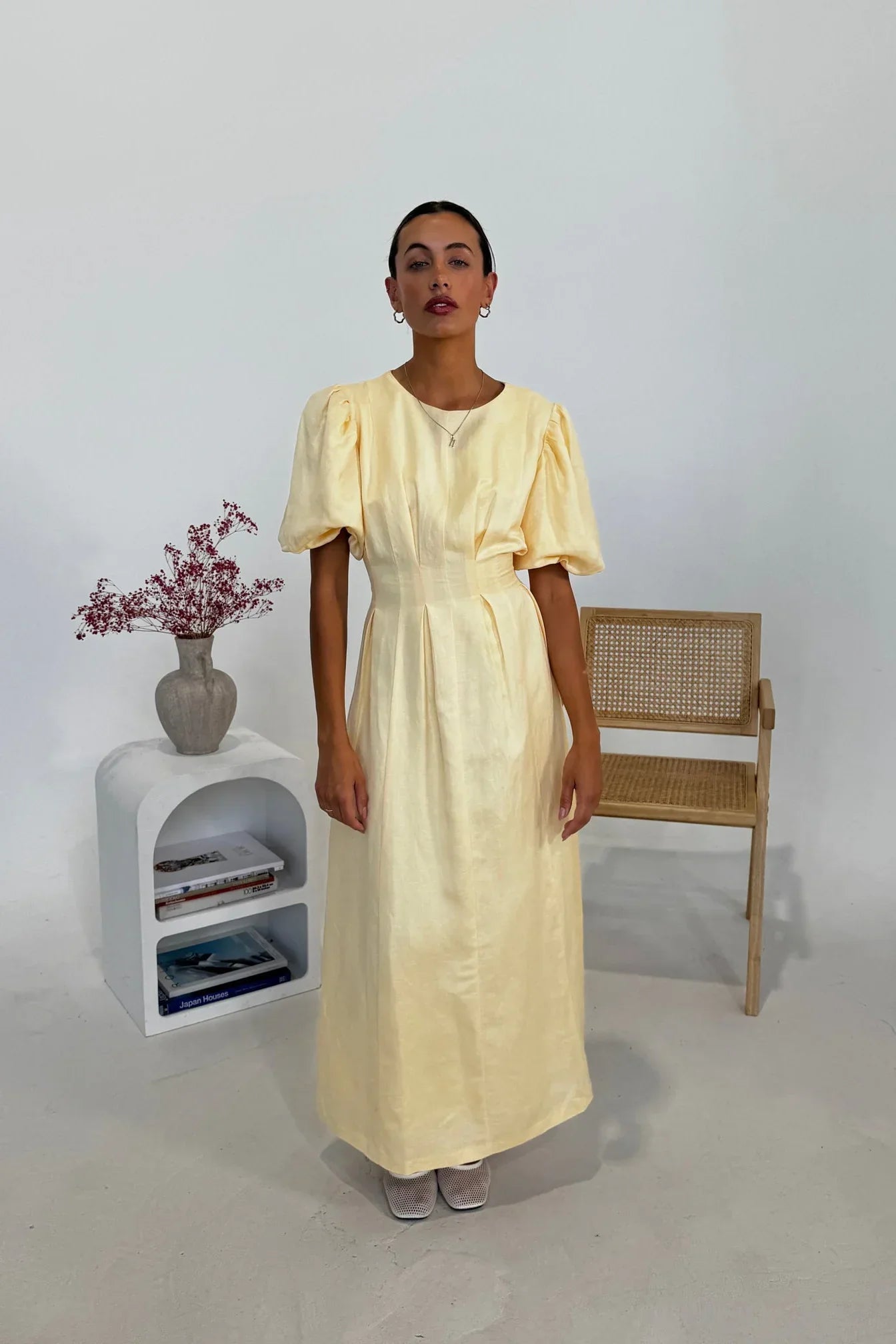 Buttergelbes Air Maxikleid