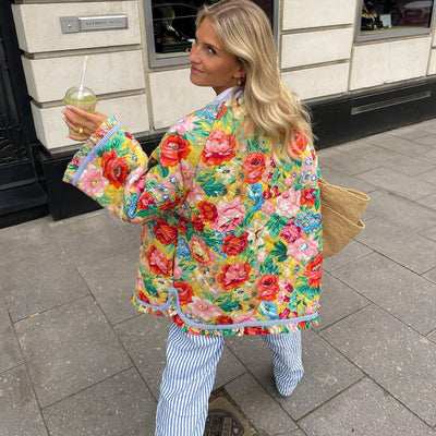 Honorine - bequeme wattierte Jacke mit kunstvollem Druckmotiv
