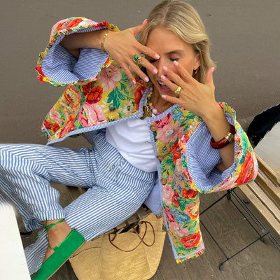 Honorine - bequeme wattierte Jacke mit kunstvollem Druckmotiv