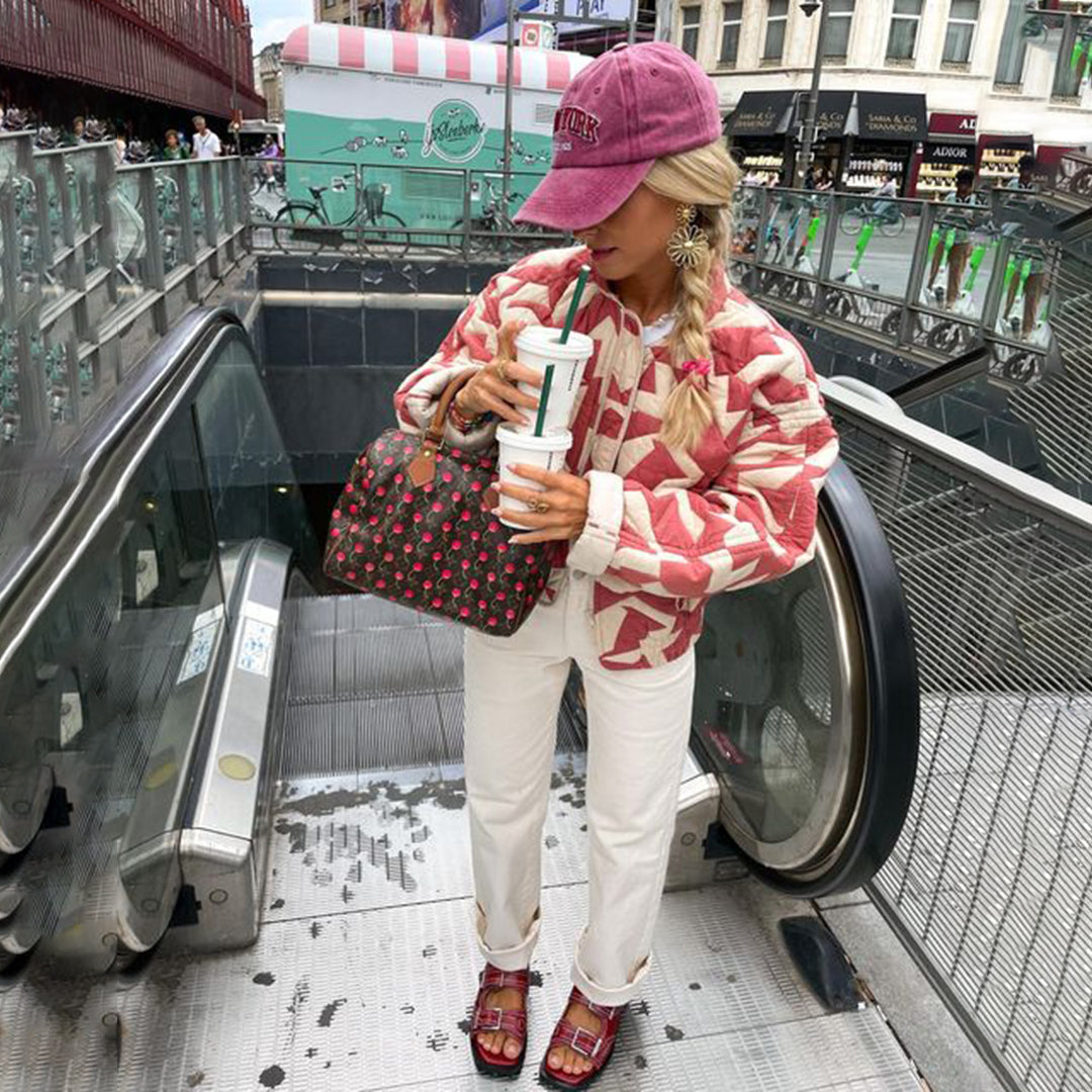 Honorine - bequeme wattierte Jacke mit kunstvollem Druckmotiv