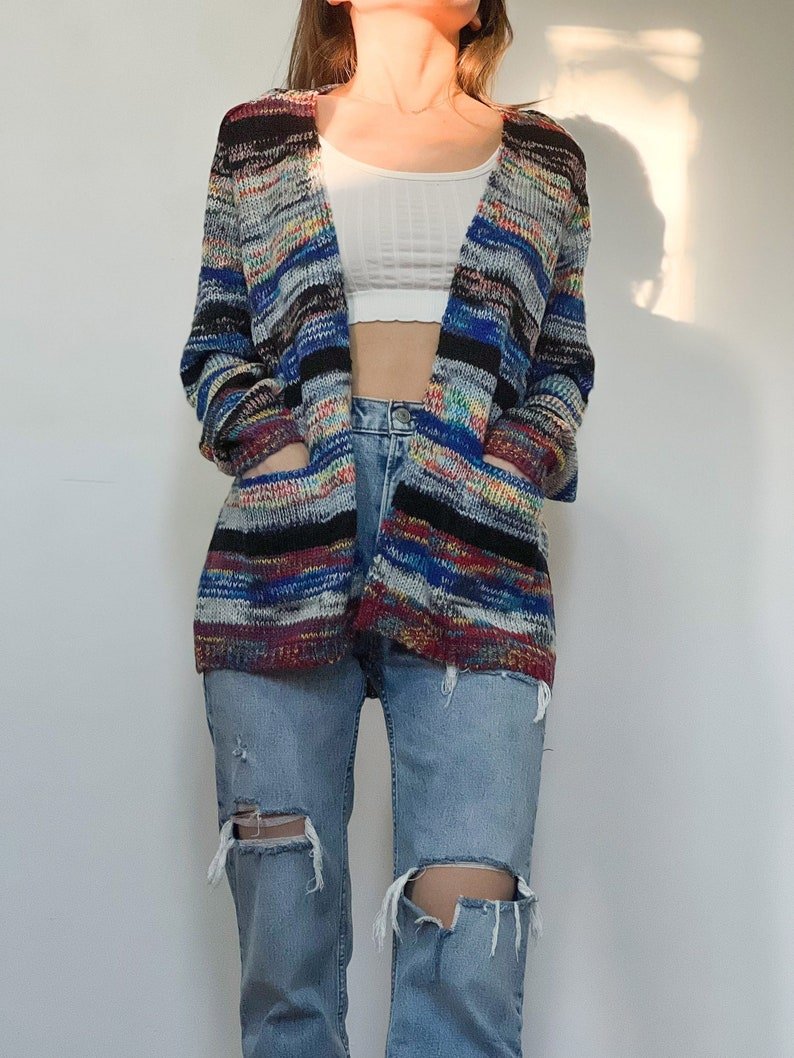 Gestrickte Damen-Strickjacke mit offener Vorderseite und Taschen