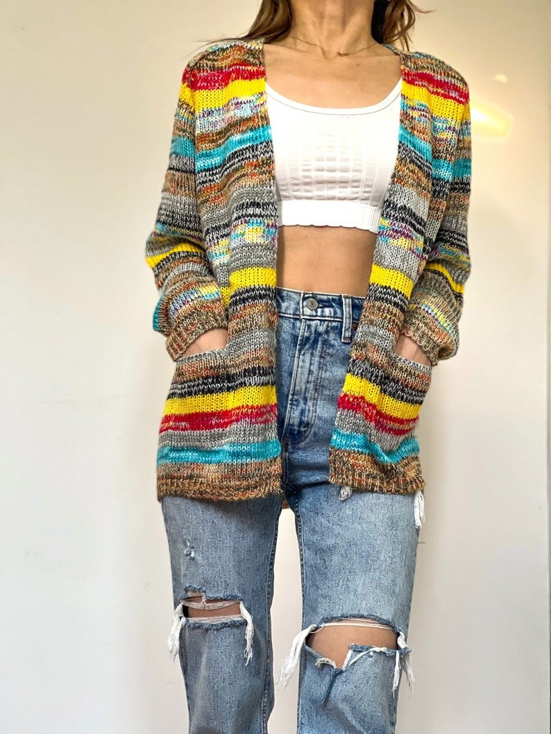 Gestrickte Damen-Strickjacke mit offener Vorderseite und Taschen