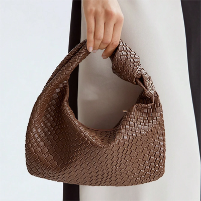 Knot Tasche – kleine vegane Kunstleder-Handtasche für Frauen mit Reißverschluss