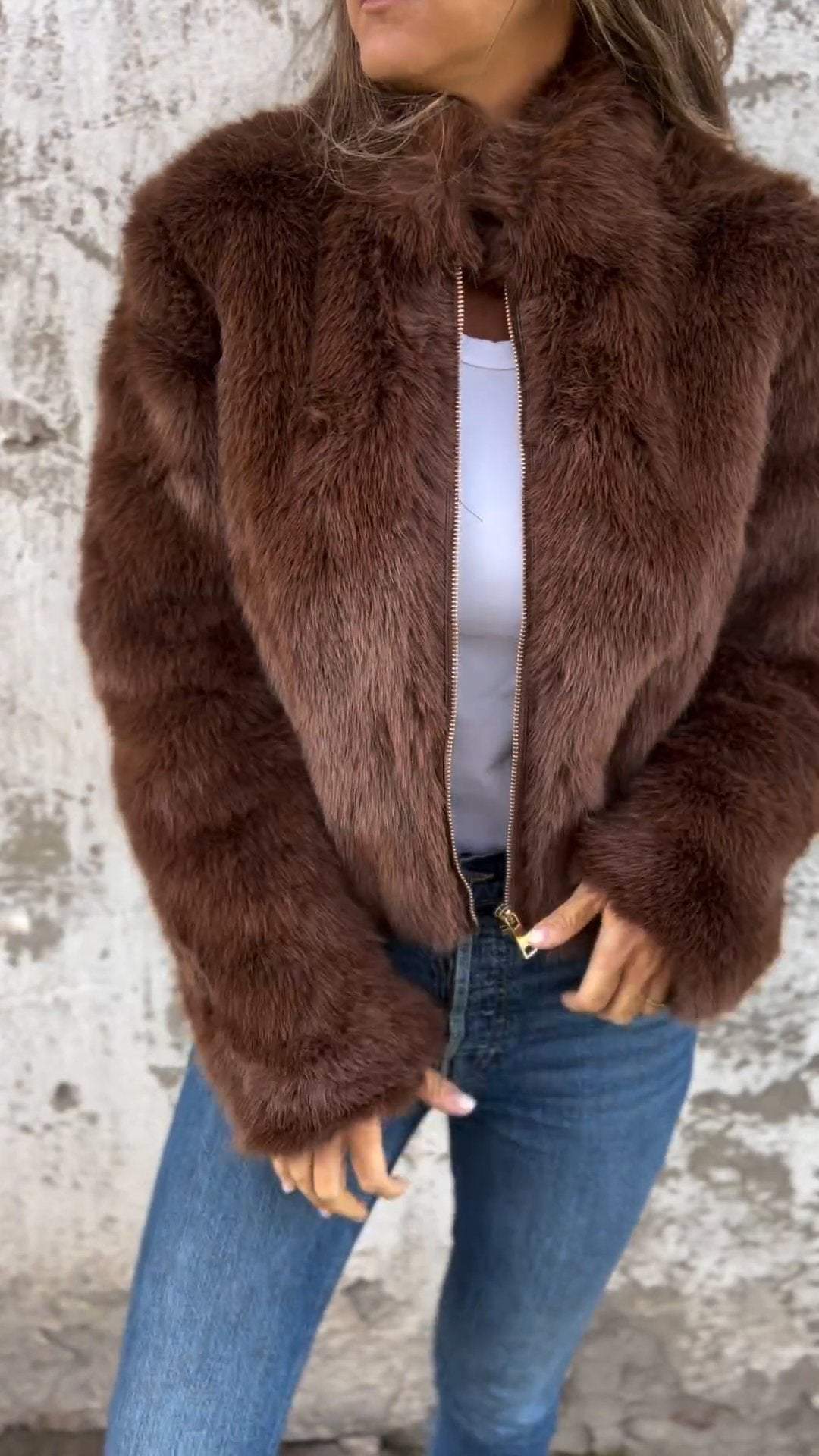 Kunstpelzjacke – kurz – mit Reißverschluss – flauschige Damenjacke – Kunstpelz-Damenmäntel