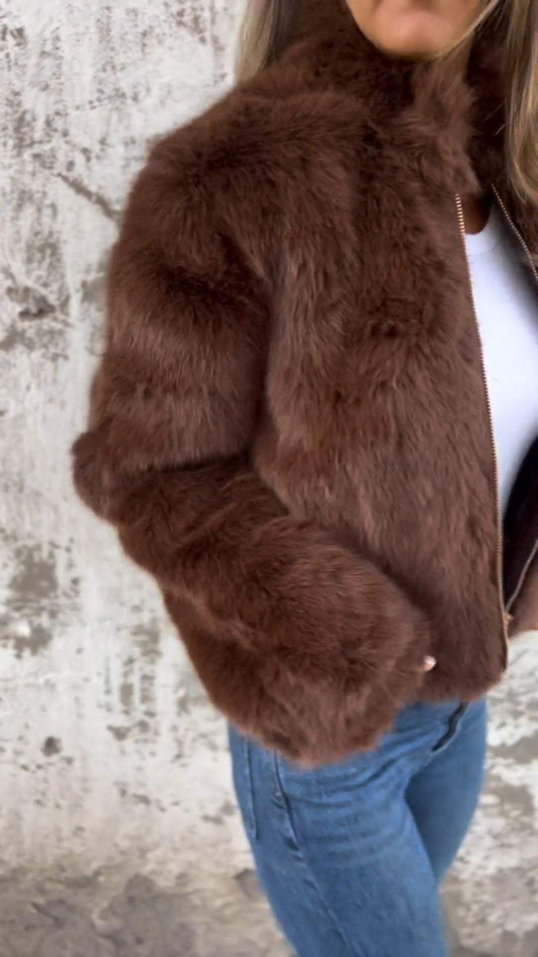 Kunstpelzjacke – kurz – mit Reißverschluss – flauschige Damenjacke – Kunstpelz-Damenmäntel