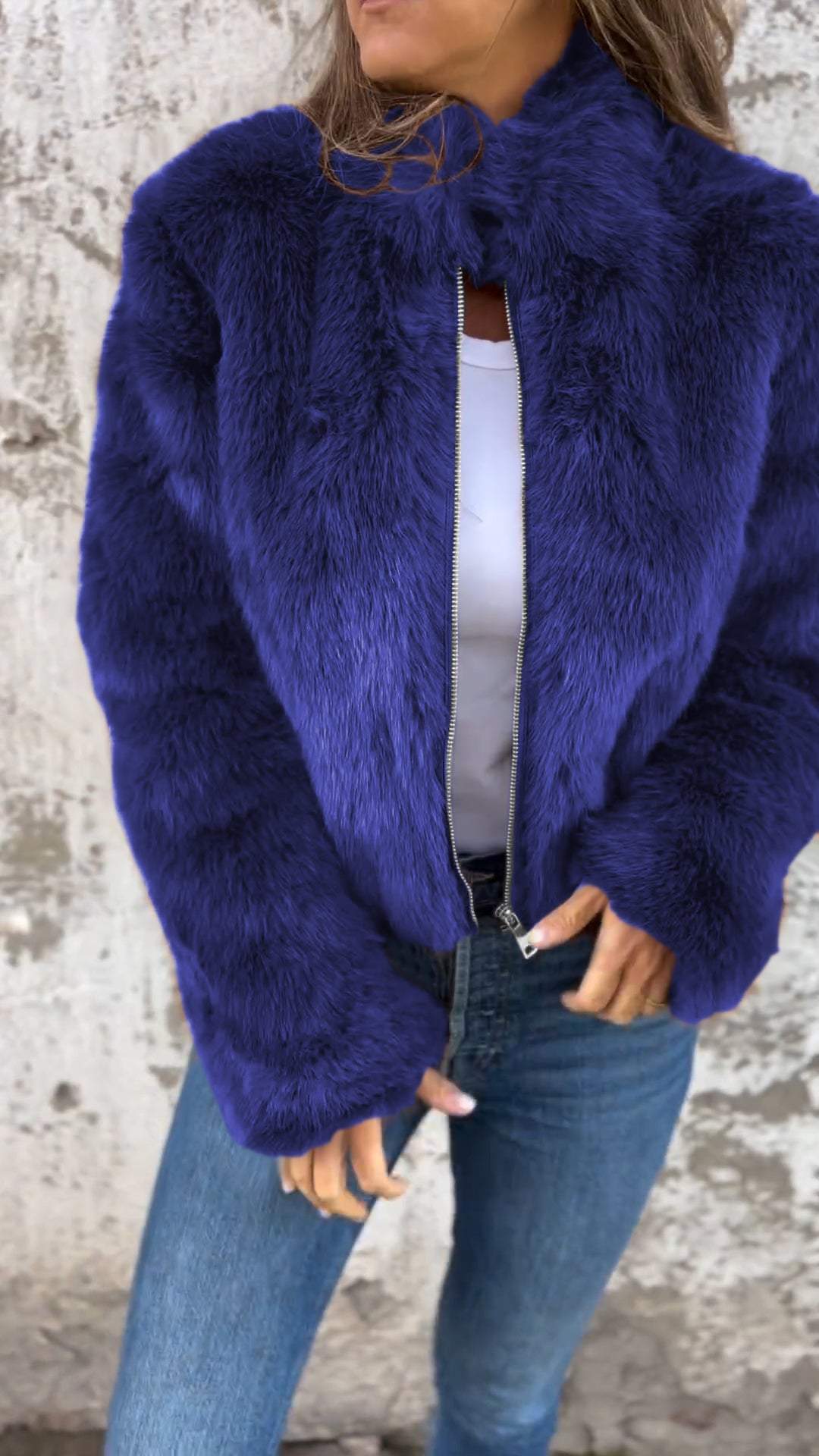 Kunstpelzjacke – kurz – mit Reißverschluss – flauschige Damenjacke – Kunstpelz-Damenmäntel