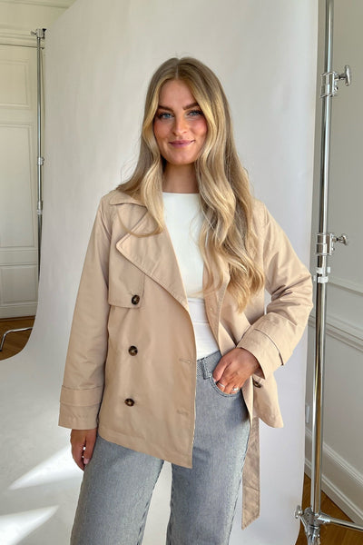 Kurzer Trenchcoat – Gürtel – Zweireiher – Beiger Trenchcoat – Trenchcoat für Damen