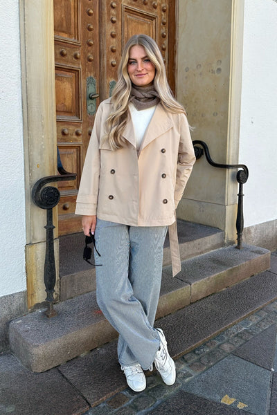 Kurzer Trenchcoat – Gürtel – Zweireiher – Beiger Trenchcoat – Trenchcoat für Damen