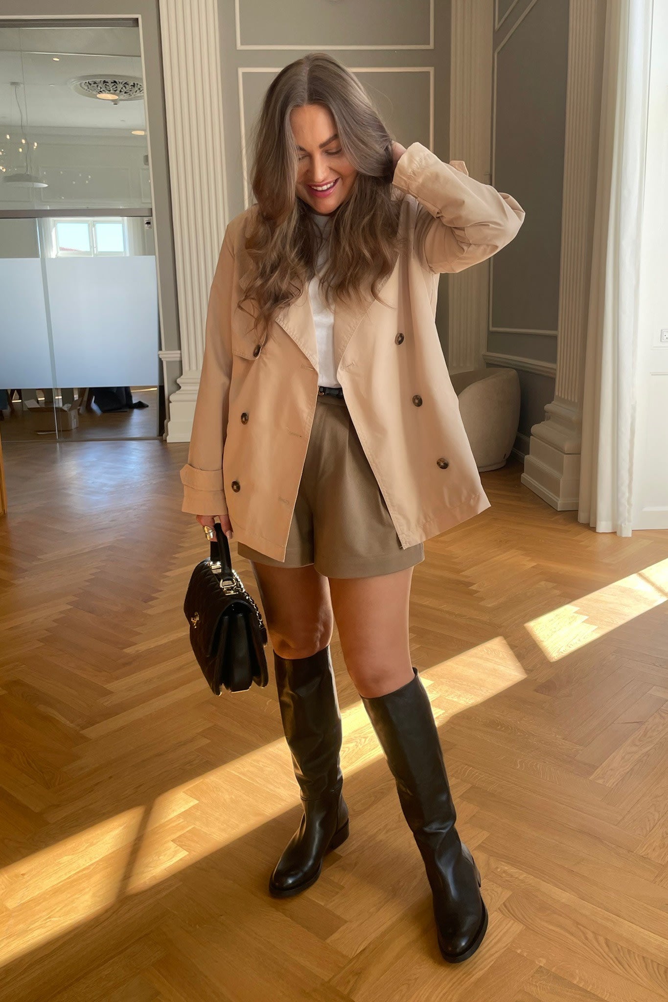 Kurzer Trenchcoat – Gürtel – Zweireiher – Beiger Trenchcoat – Trenchcoat für Damen