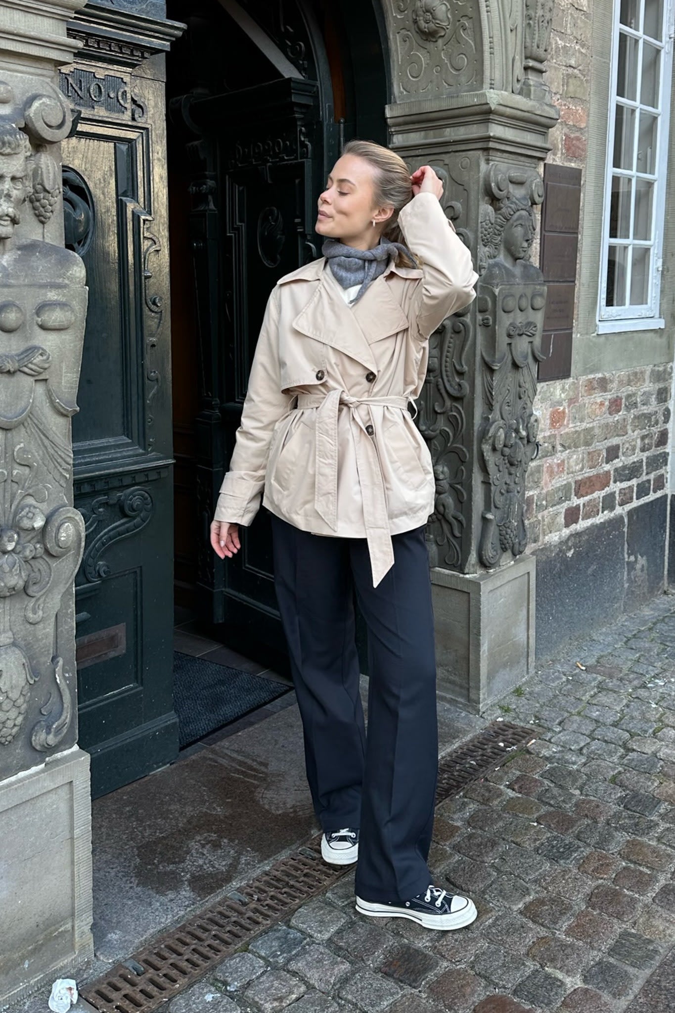 Kurzer Trenchcoat – Gürtel – Zweireiher – Beiger Trenchcoat – Trenchcoat für Damen