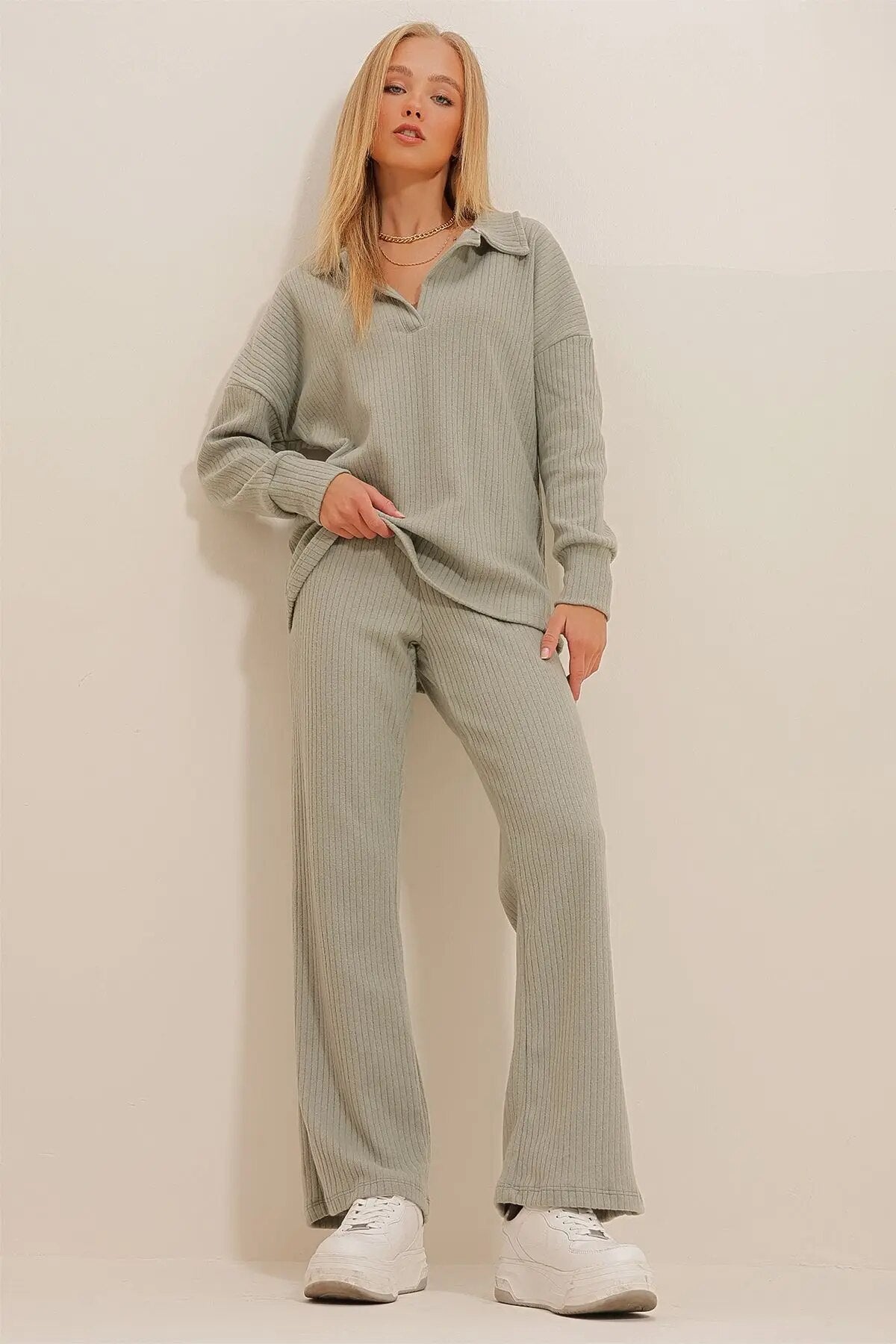 Lounge-Set – Langarmshirt – Schlaghose – Zweiteiler – Loungewear für Damen
