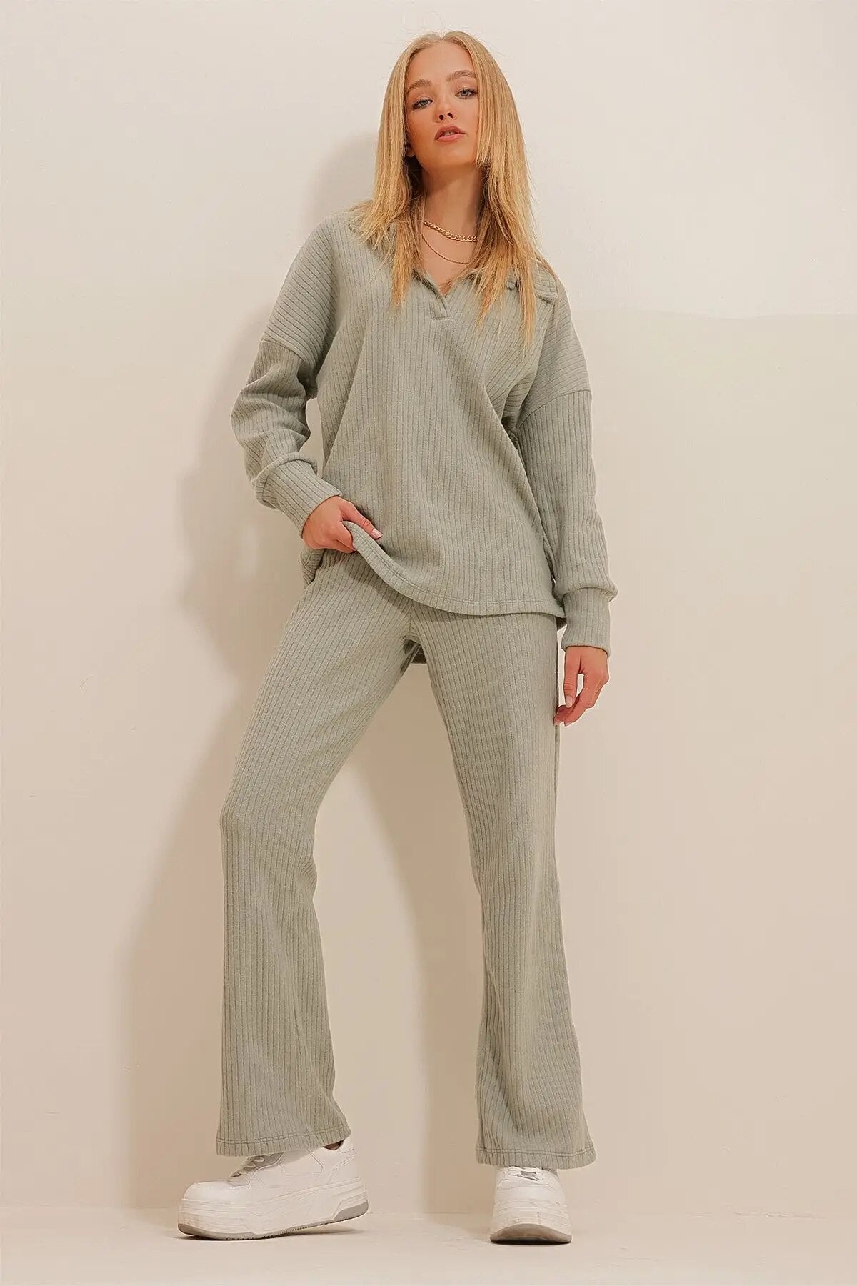 Lounge-Set – Langarmshirt – Schlaghose – Zweiteiler – Loungewear für Damen